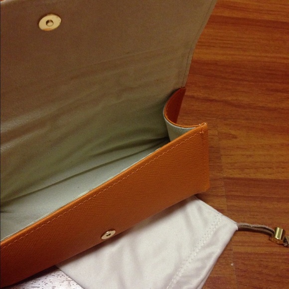 💯 % Auth Tory Burch Sunglass case w/ dustbag - Picture 2 of 3